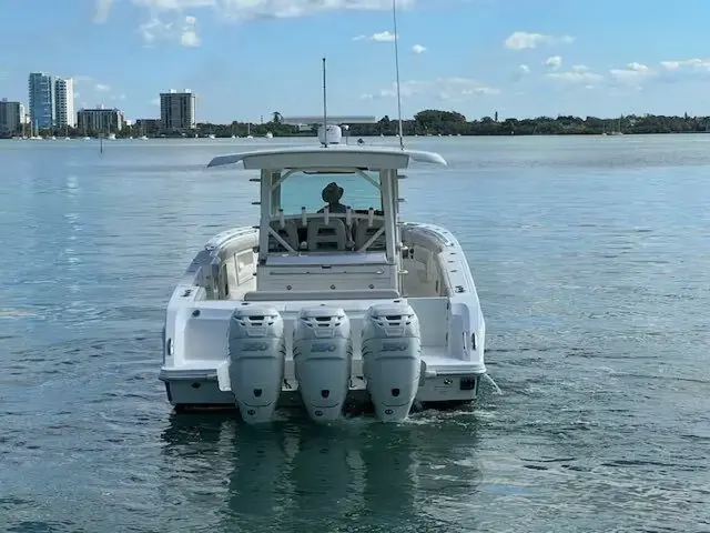 Boston Whaler 380 Outrage