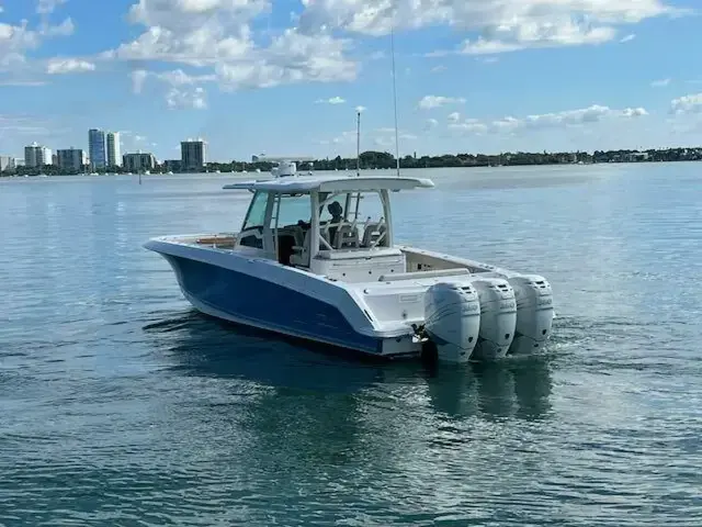 Boston Whaler 380 Outrage