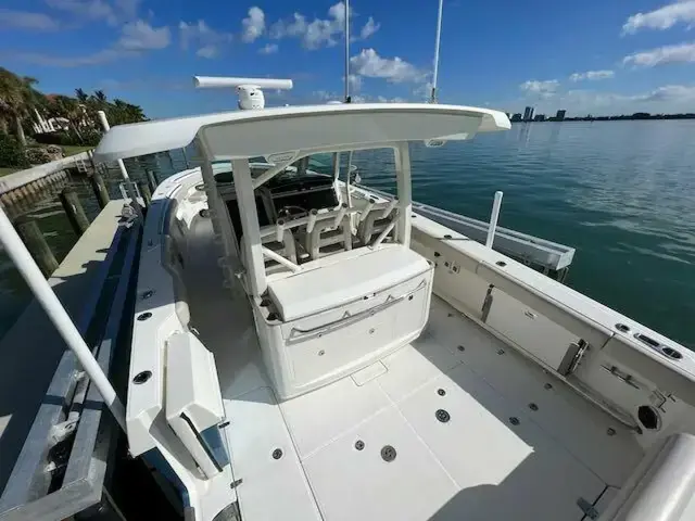 Boston Whaler 380 Outrage