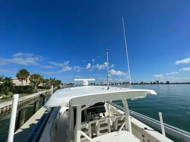 Boston Whaler 380 Outrage