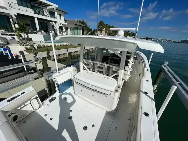 Boston Whaler 380 Outrage