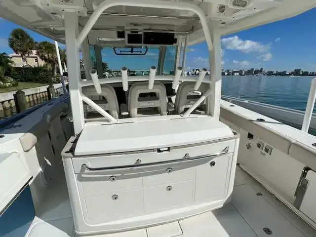 Boston Whaler 380 Outrage