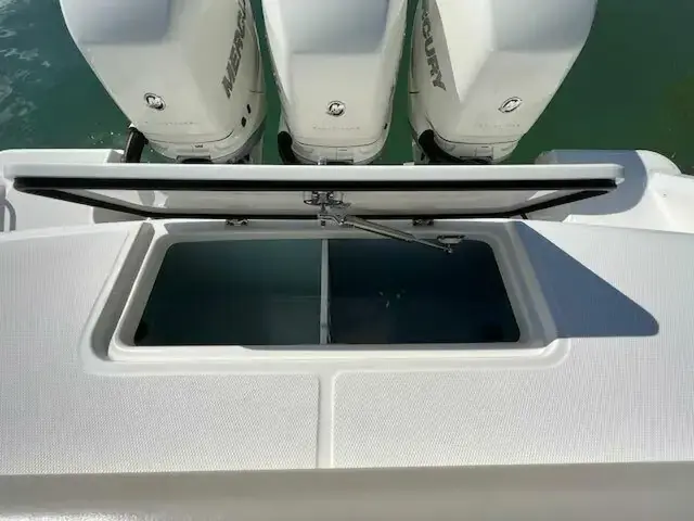 Boston Whaler 380 Outrage