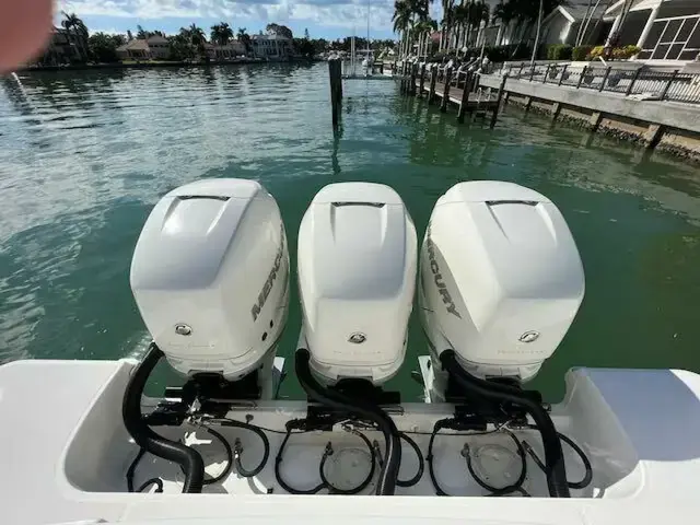 Boston Whaler 380 Outrage