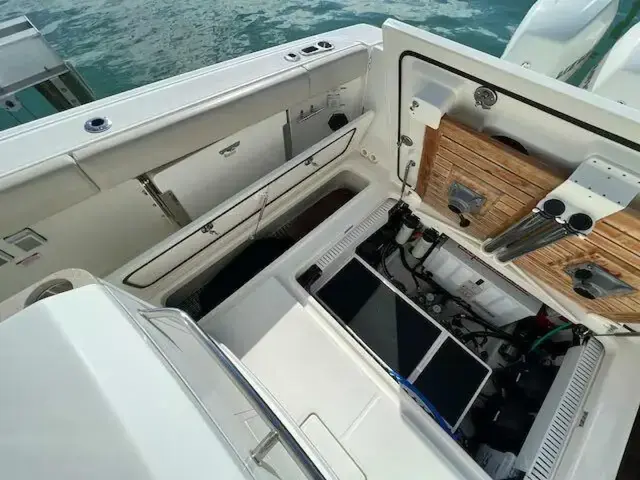 Boston Whaler 380 Outrage