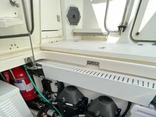 Boston Whaler 380 Outrage