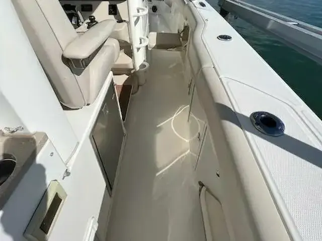 Boston Whaler 380 Outrage