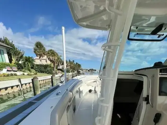 Boston Whaler 380 Outrage