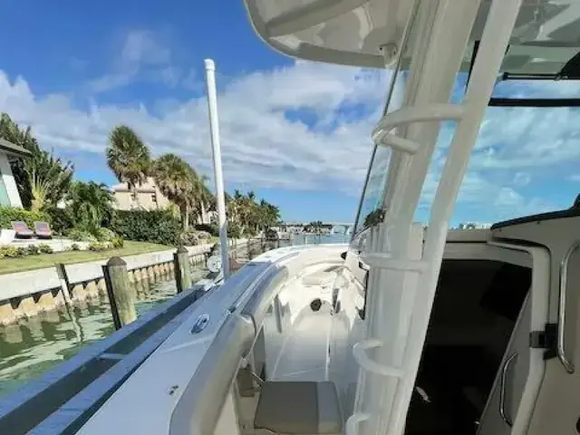 Boston Whaler 380 Outrage