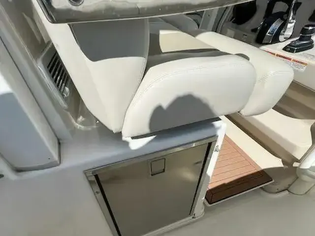 Boston Whaler 380 Outrage