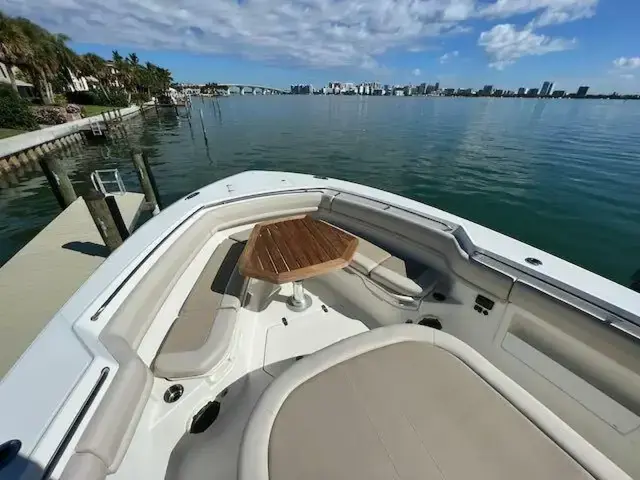 Boston Whaler 380 Outrage