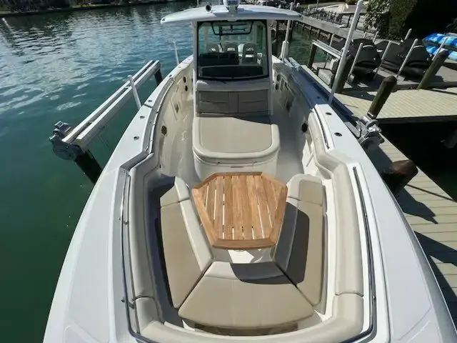 Boston Whaler 380 Outrage