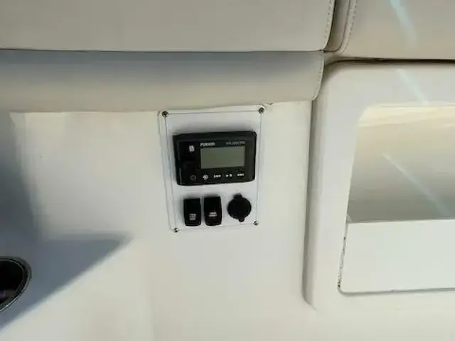 Boston Whaler 380 Outrage