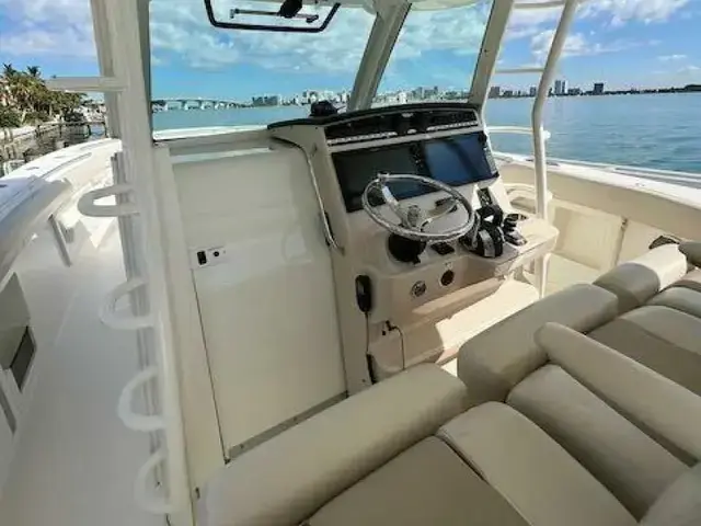 Boston Whaler 380 Outrage