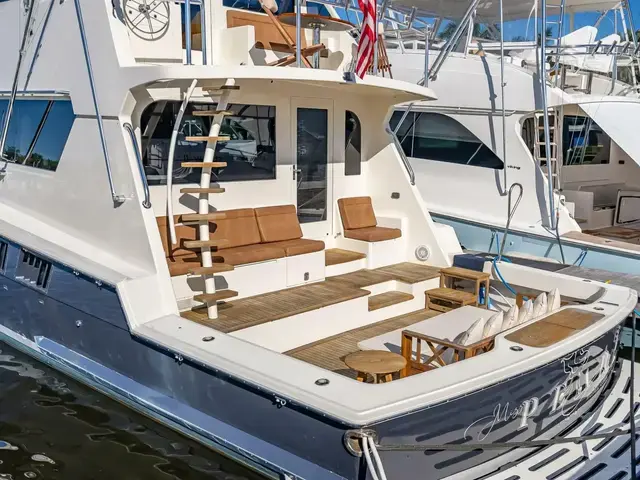 Hatteras Convertible