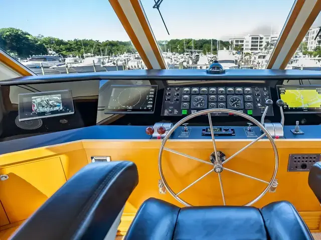 Hatteras Convertible