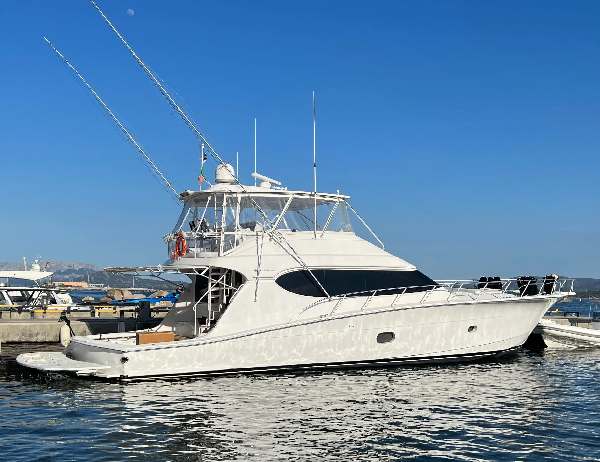 2011 Hatteras 68 convertible