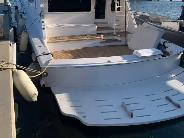 Hatteras 68 Convertible