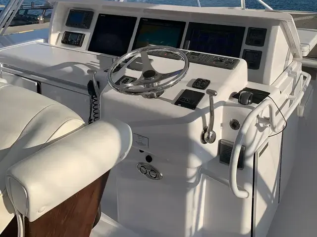 Hatteras 68 Convertible