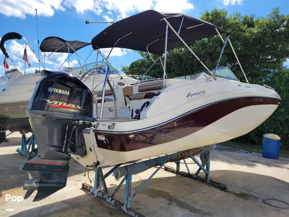 2019 Hurricane sundeck ob 2486