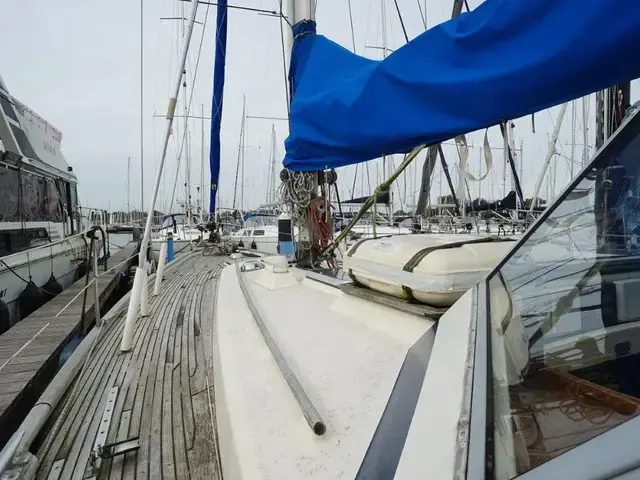 Hallberg Rassy 352