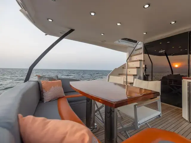 Lazzara Yachts 64