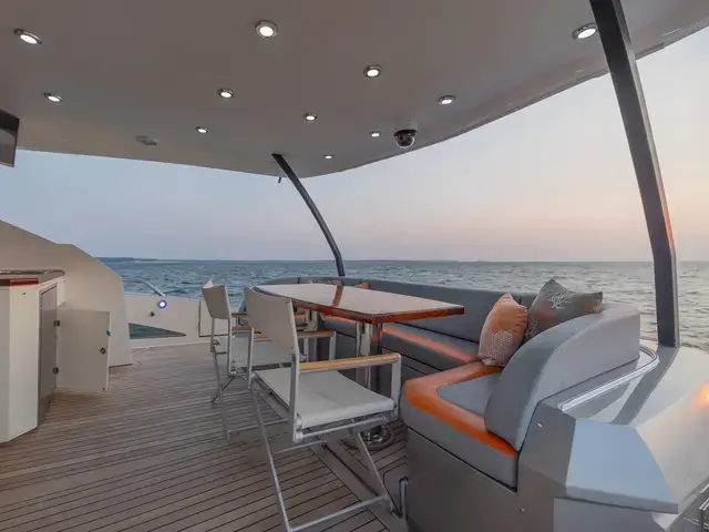 Lazzara Yachts 64