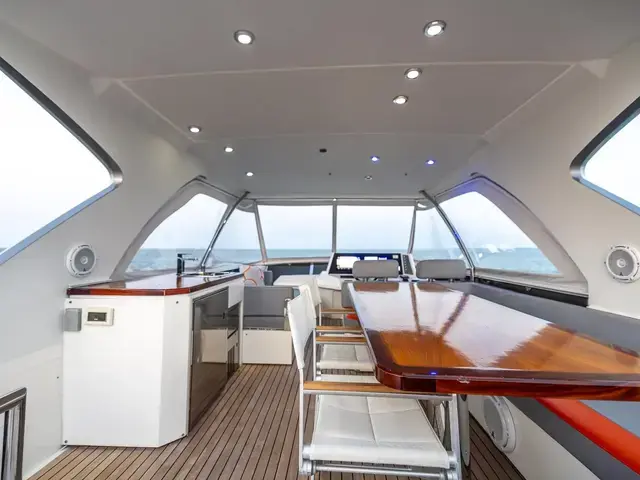 Lazzara Yachts 64