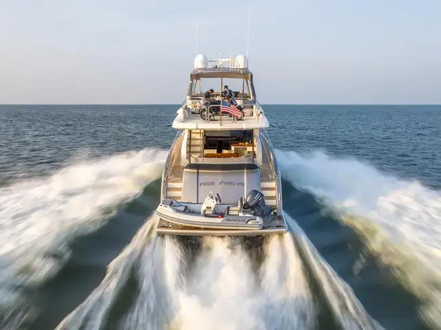 Lazzara Yachts 64