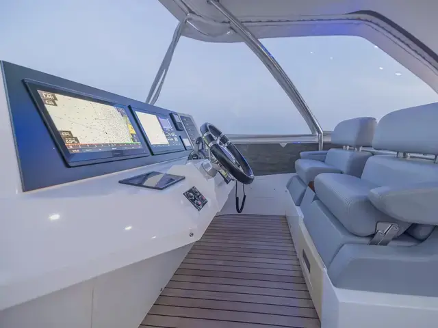 Lazzara Yachts 64