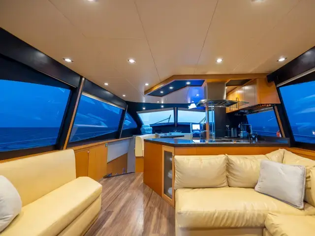 Lazzara Yachts 64