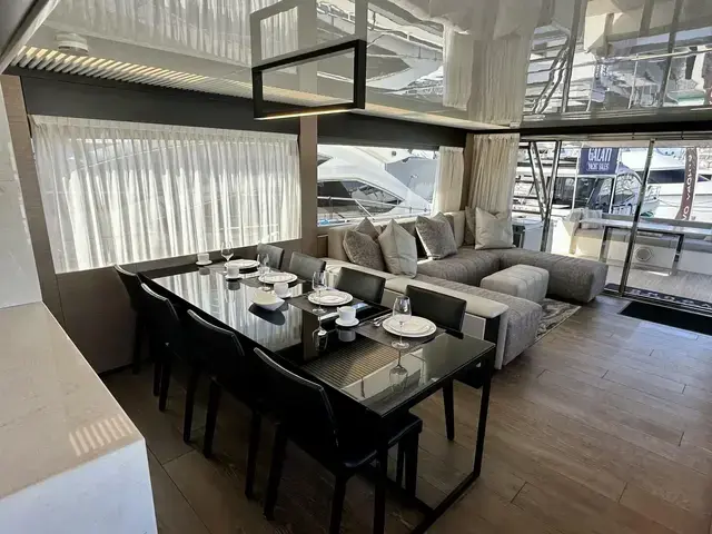 Ferretti Yachts 780