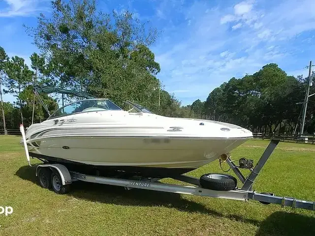 Sea Ray 220 Sundeck