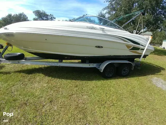 Sea Ray 220 Sundeck