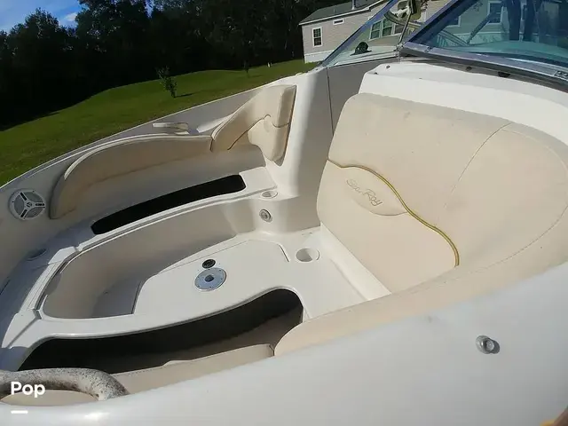 Sea Ray 220 Sundeck