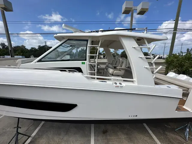 Boston Whaler 420 Outrage