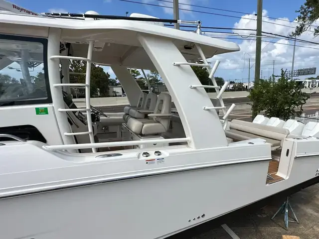 Boston Whaler 420 Outrage