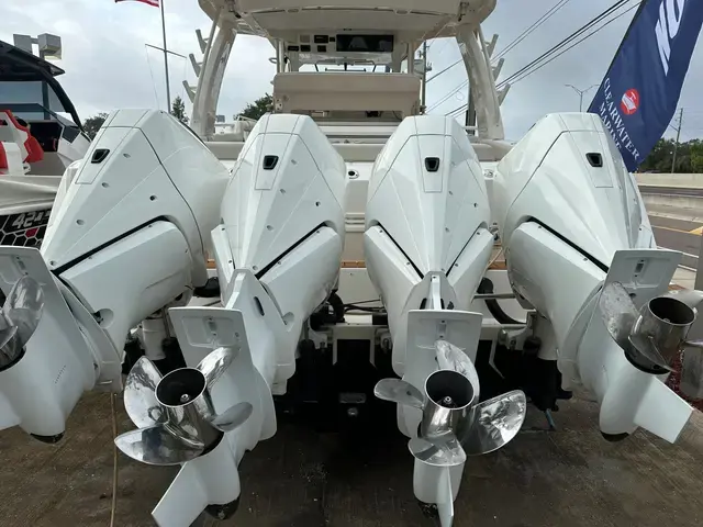 Boston Whaler 420 Outrage