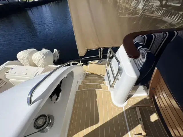 Hatteras Motor Yacht