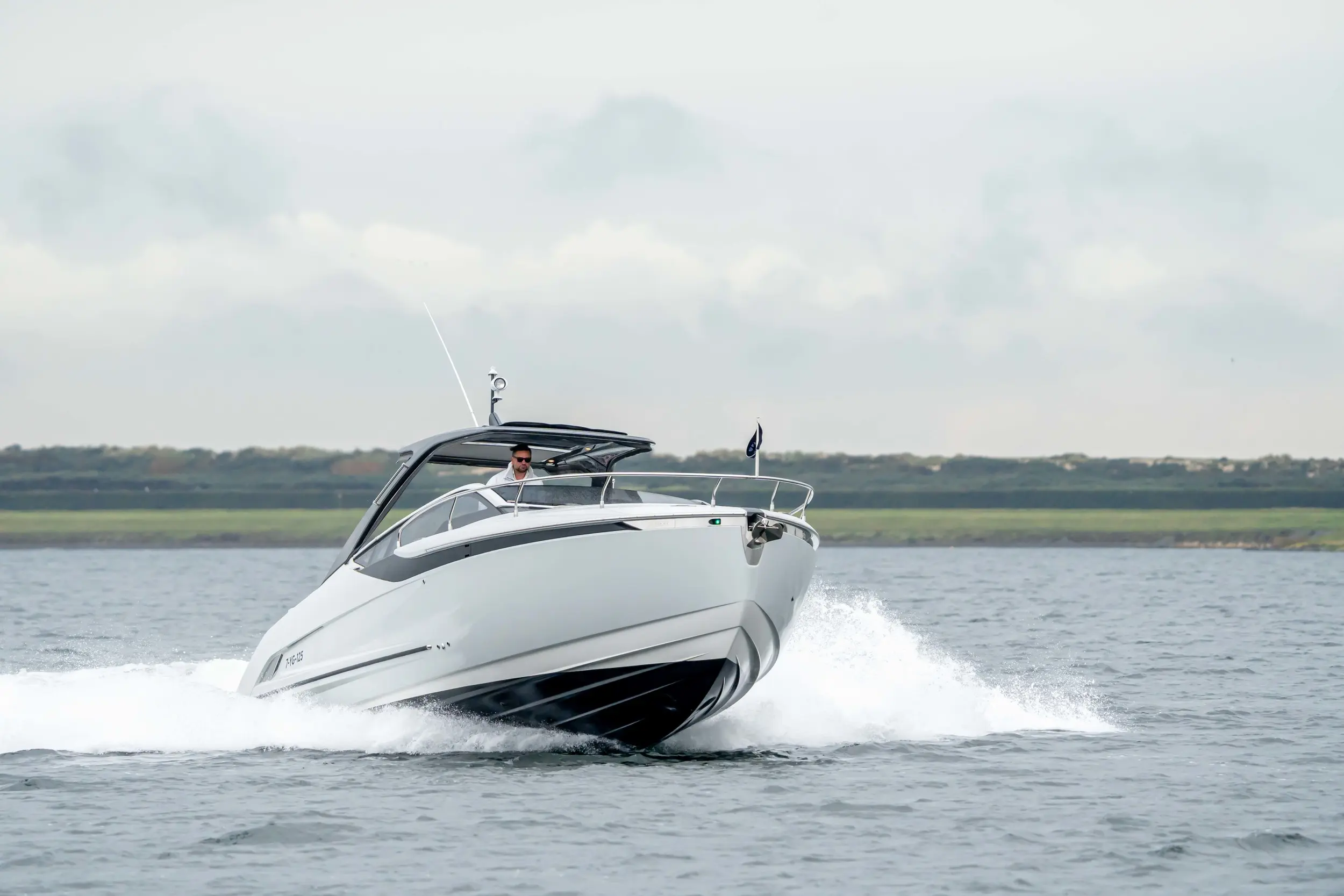 2021 Fairline f line 33