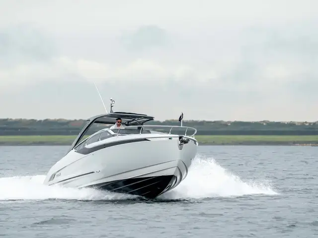 Fairline F Line 33