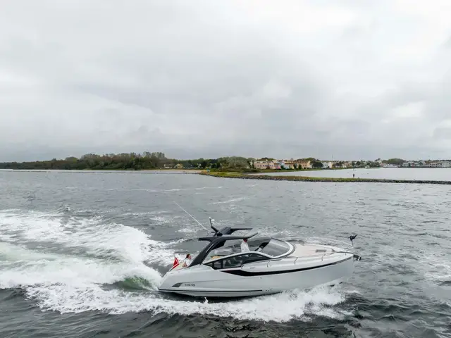 Fairline F Line 33