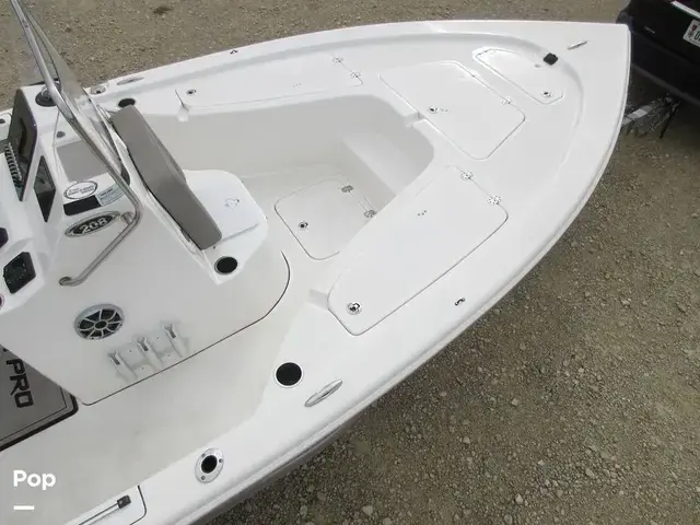 Sea Pro 208 Bay