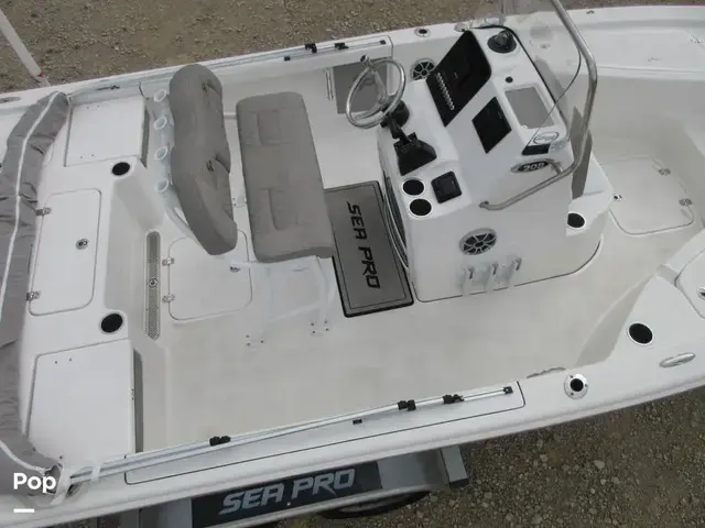 Sea Pro 208 Bay