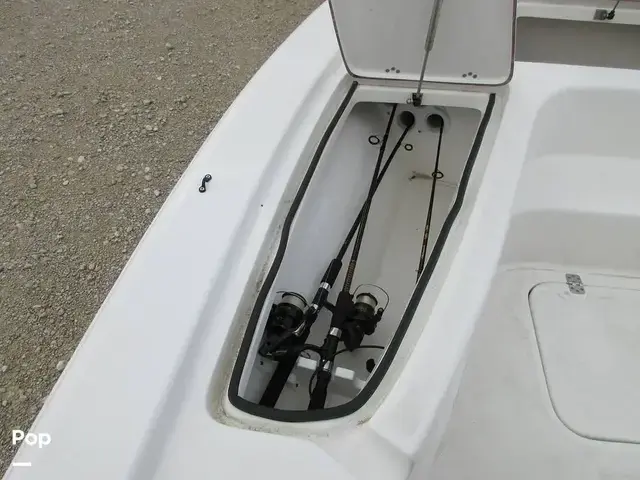 Sea Pro 208 Bay