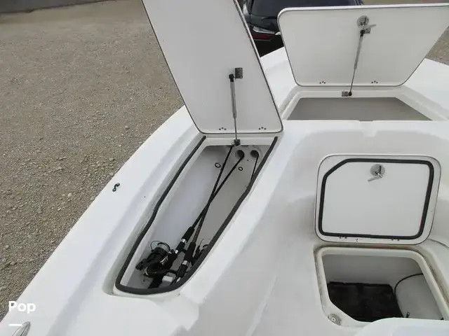 Sea Pro 208 Bay