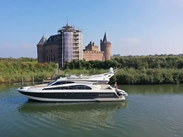 Ferretti Yachts 530