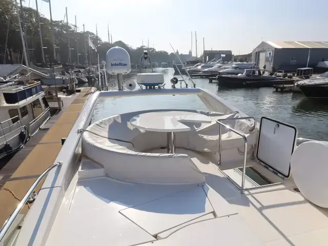 Ferretti Yachts 530