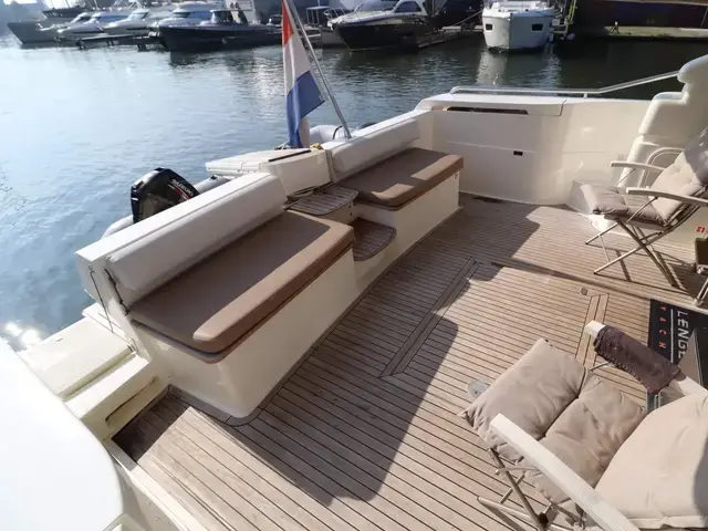 Ferretti Yachts 530