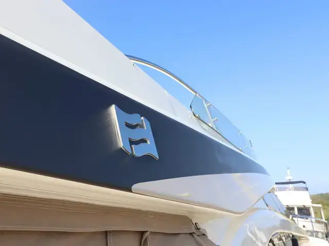 Ferretti Yachts 530